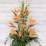 Arrangement floral avec des oiseaux de paradis