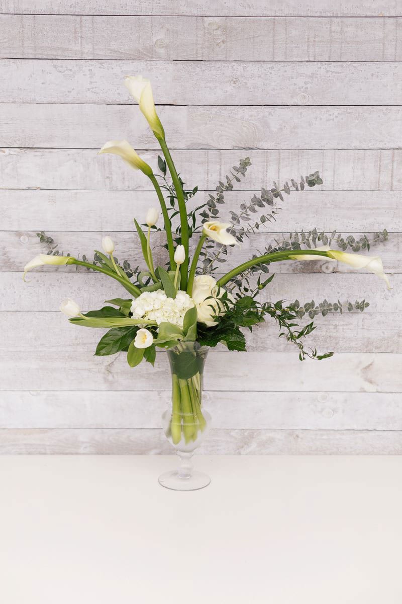 Bouquet de fleurs - Callas, tulipes blanches et hydrangée