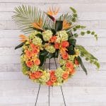 Couronne de fleurs - Oiseaux de paradis, roses oranges et hydrangées