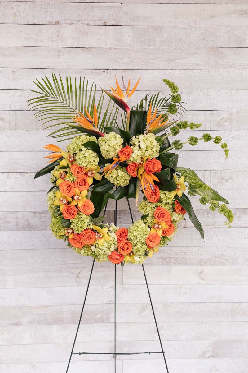 Couronne de fleurs - Oiseaux de paradis, roses oranges et hydrangées