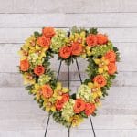 Arrangement funéraire floral en forme de coeur - Roses et orchidées