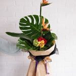 Bouquet de fleurs coupées - Oiseaux de paradis, monstera, hydrangée, cymbidium, rose, aspidistra