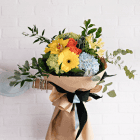 elisa-coin-sophie-fleuriste-decoration-evenement.png Bouquet de fleurs coupées - Gerberas, cymbidium, hydrangées, roses, éryngium, alstroemeria, ruscus, eucalyptus