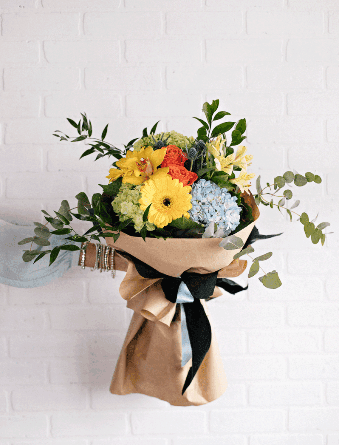 Bouquet de fleurs coupées - Gerberas, cymbidium, hydrangées, roses, éryngium, alstroemeria, ruscus, eucalyptus