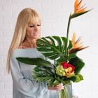 Bouquet de fleurs coupées avec vase - Oiseaux de paradis, monstera, hydrangée, cymbidium, rose, aspidistra