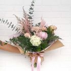 Bouquet de fleurs rose et blanc, camélia