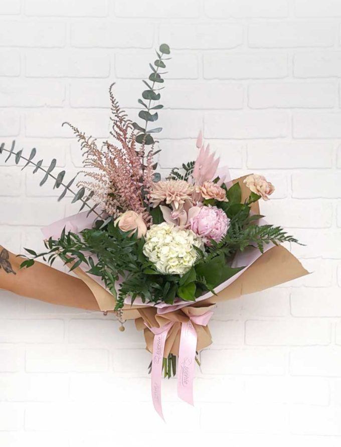 Bouquet de fleurs rose et blanc, camélia