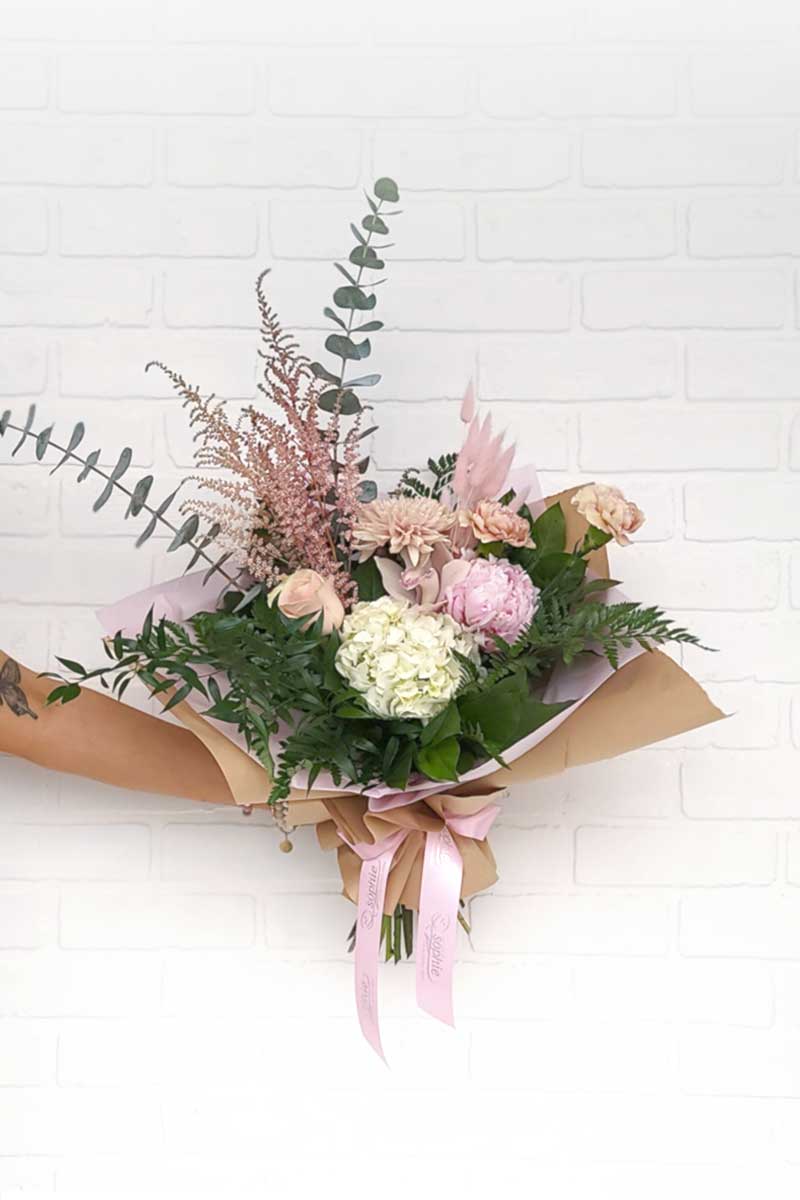 Bouquet de fleurs rose et blanc, camélia