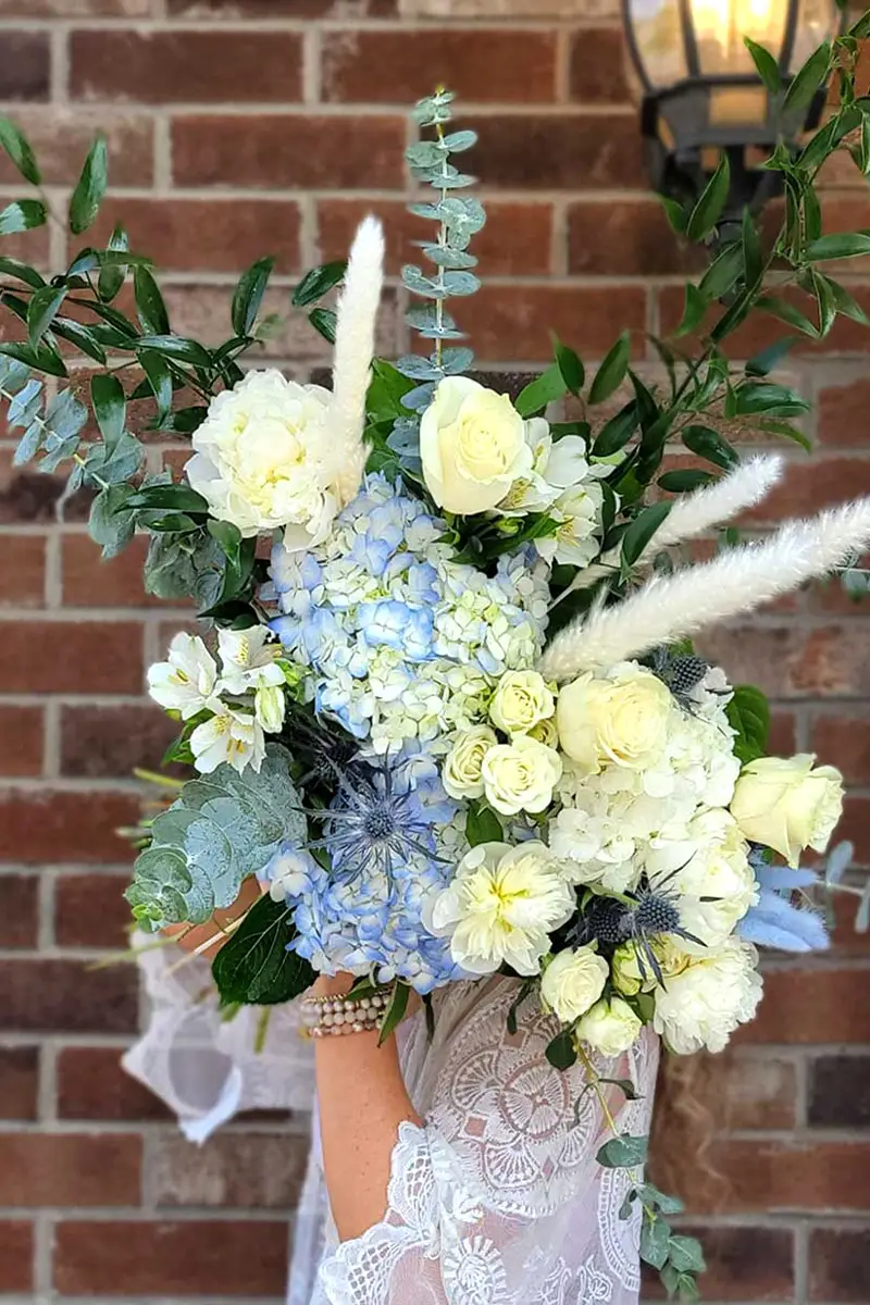 bouquet fleurs blanc bleu