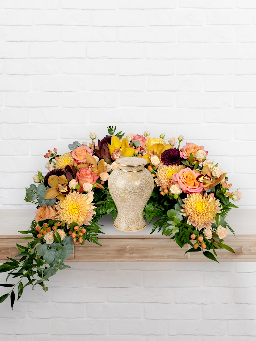 arrangement funeraire colore - contour d'urne