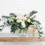 Bouquet pour urne funéraire - Le Halo - Fleuriste Au Coin de Sophie Boisbriand & St-Eustache