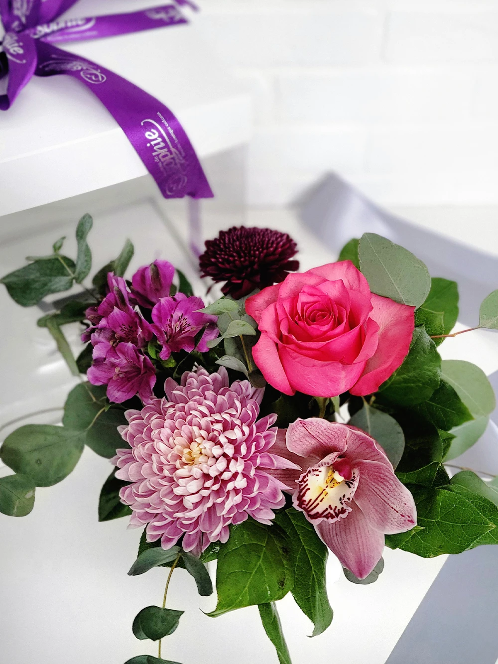 Boîte à fleurs - Boîte sophistiquée La Prunelle - Fleuriste Au Coin de Sophie Boisbriand & St-Eustache